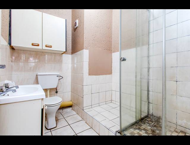 2 BEDROOM APARTMENT FOR SALE IN CONSTANTIA KLOOF